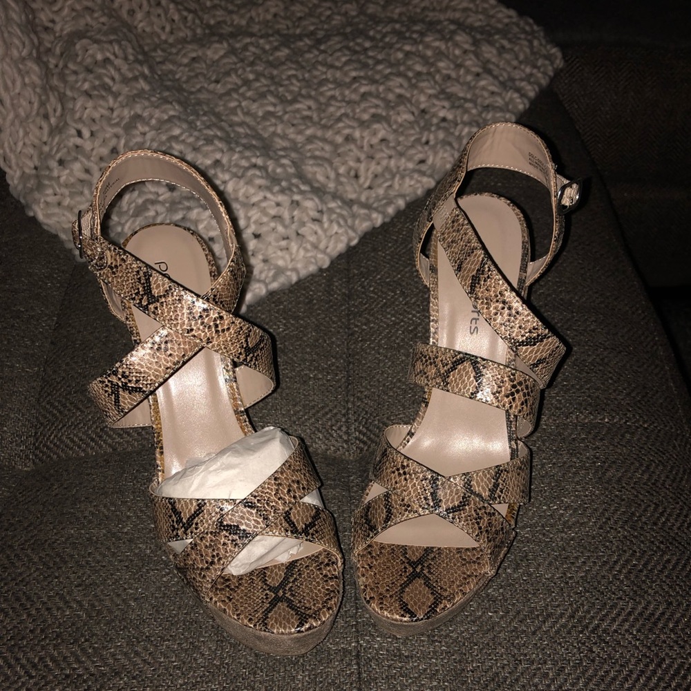 Brand New Passport Croc Style Wedge Heels Size 10